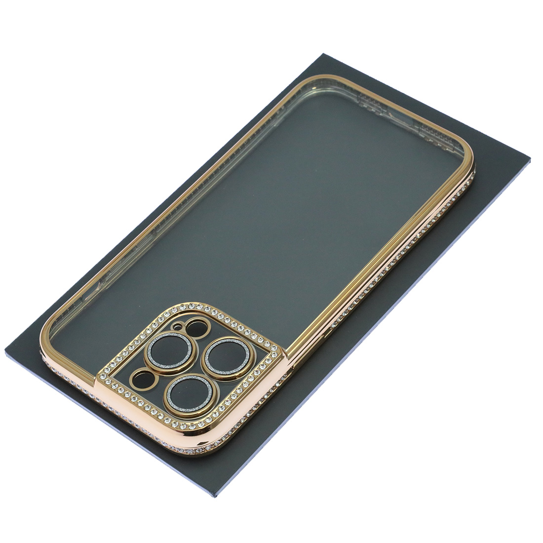 Чехол накладка для APPLE iPhone 14 Pro Max, силикон, защита камеры, стразы, цвет окантовки золотистый Чехол накладка для APPLE iPhone 14 Pro Max, силикон, защита камеры, стразы, цвет окантовки золотистый