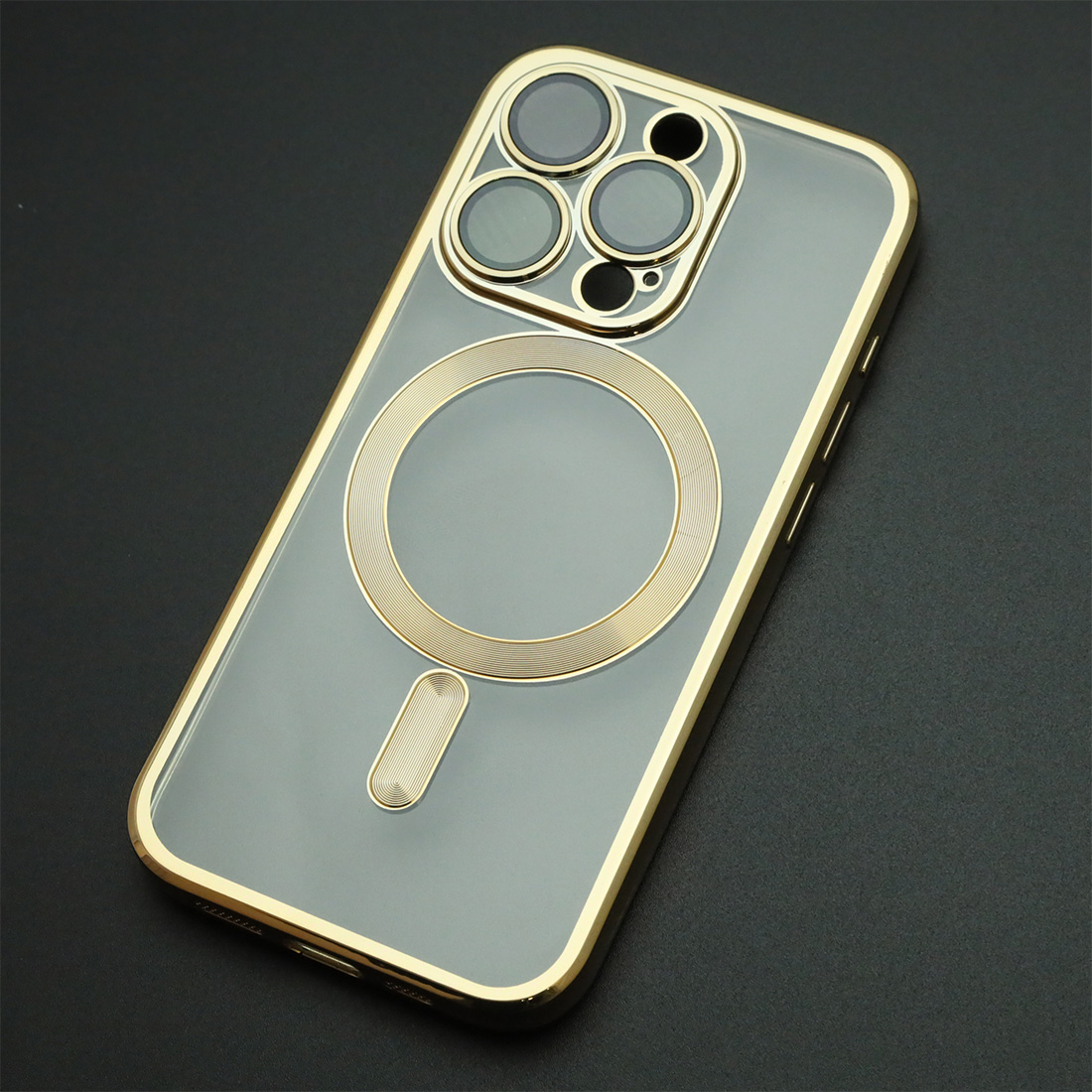 Чехол накладка FASHION CASE для APPLE iPhone 15 Pro, с поддержкой MagSafe, силикон, защита камеры, цвет окантовки золотистый
