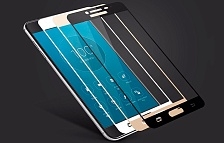 Защитное стекло 2D для Samsung A7 (2017) в техпаке, цвет белый.