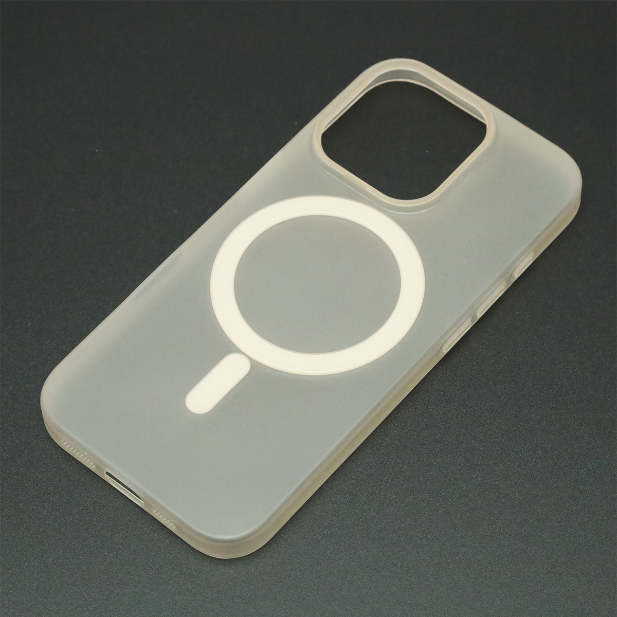 Чехол накладка Sky Armor с поддержкой MagSafe для APPLE iPhone 16 Pro, матовый, цвет прозрачно персиковый