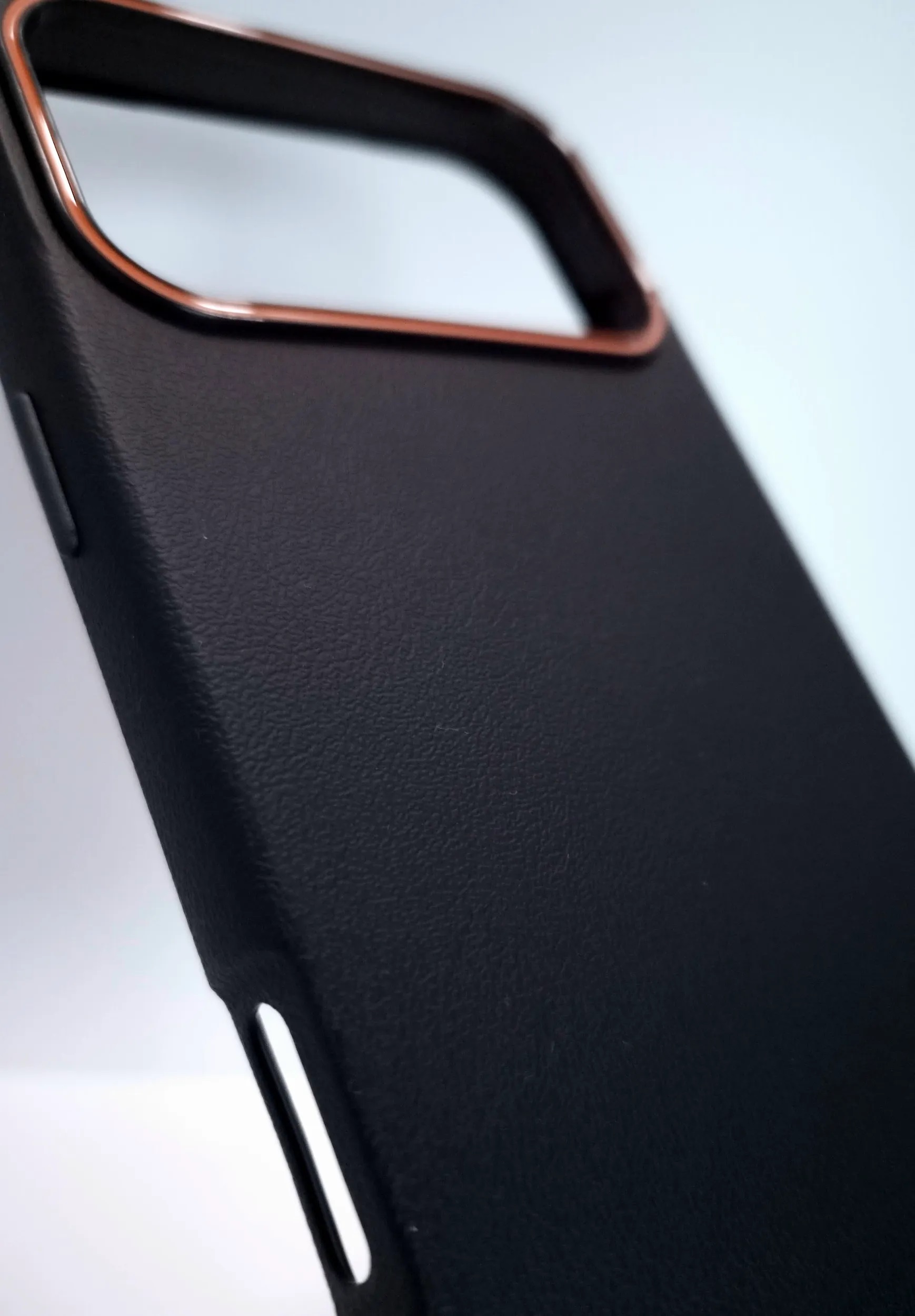 Чехол накладка для APPLE iPhone 17 Pro Max, ударопрочный, силикон, пластик, эффект кожи, цвет черный