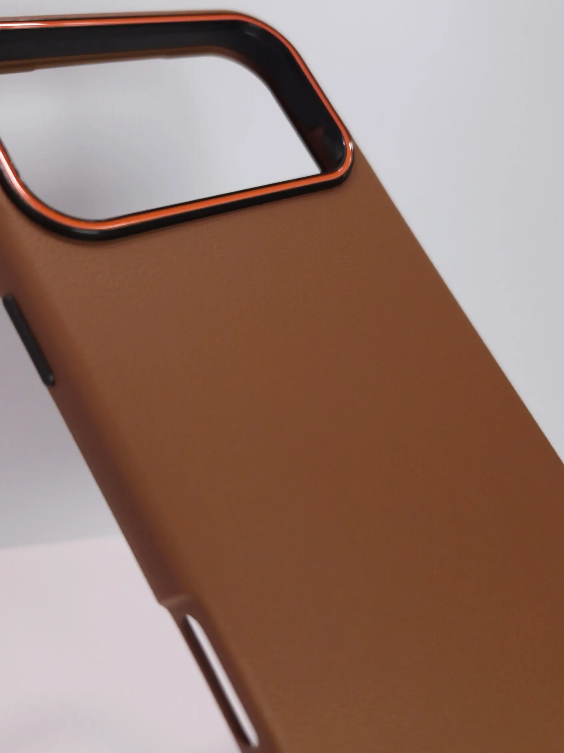 Чехол накладка для APPLE iPhone 17 Pro Max, ударопрочный, силикон, пластик, эффект кожи, цвет коричневый